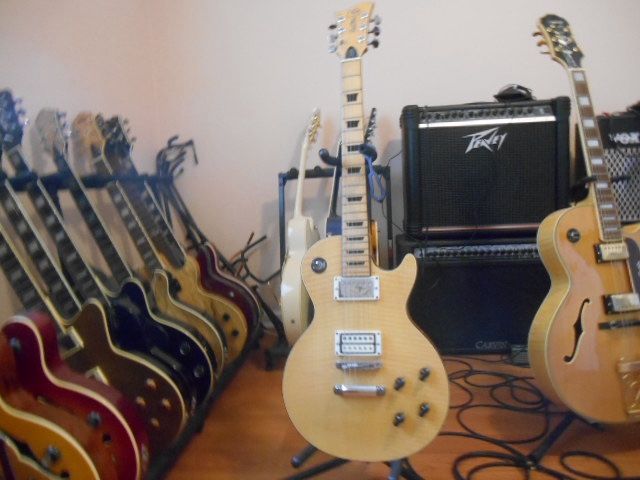 MALDEN KARMA NATURAL TOP GUITAR