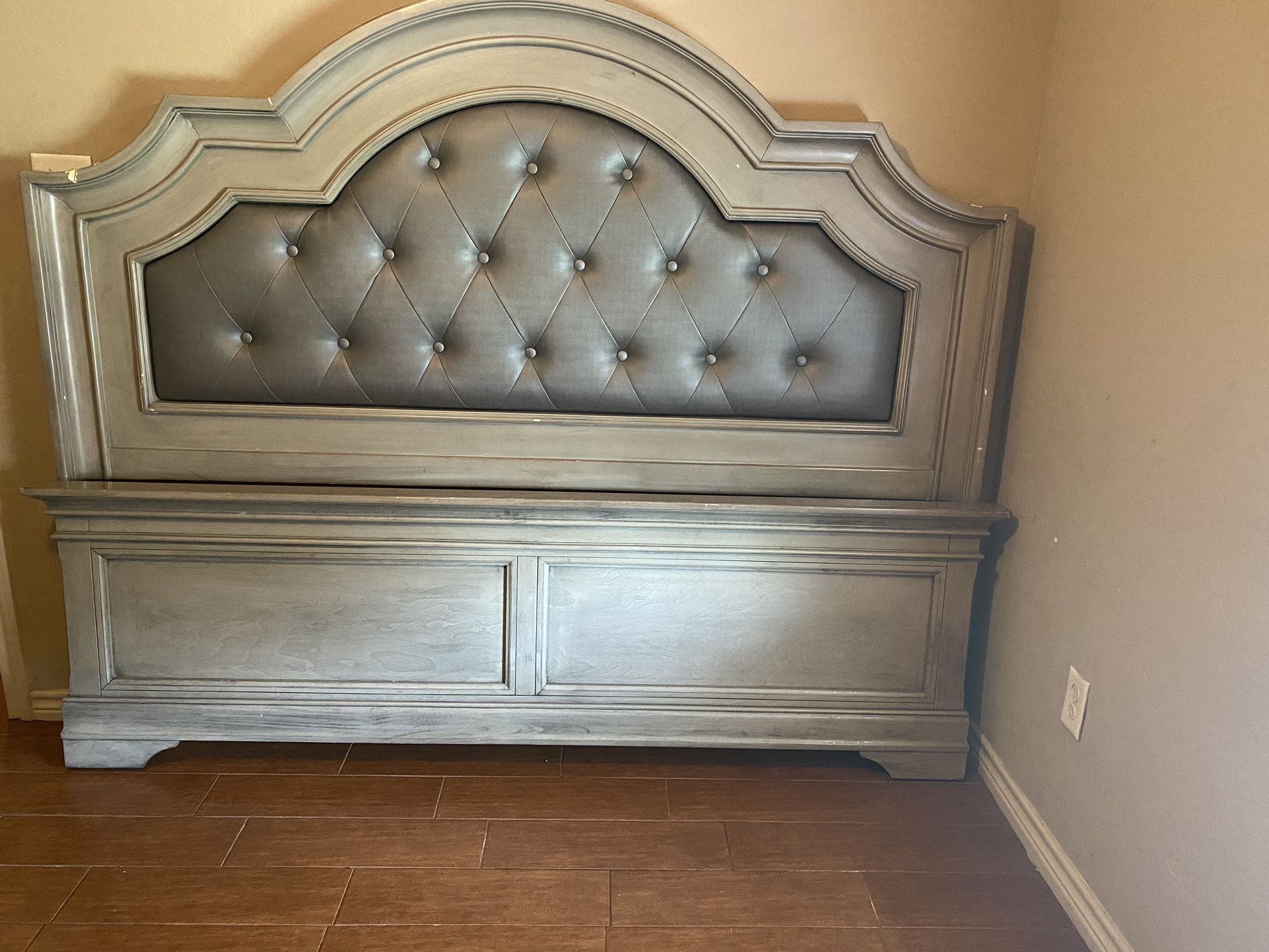 Grey King Size Bed With Dresser And Mirror