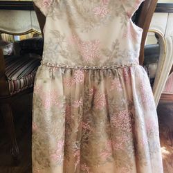 Kids girl dress size 6 Rare Edition like new
