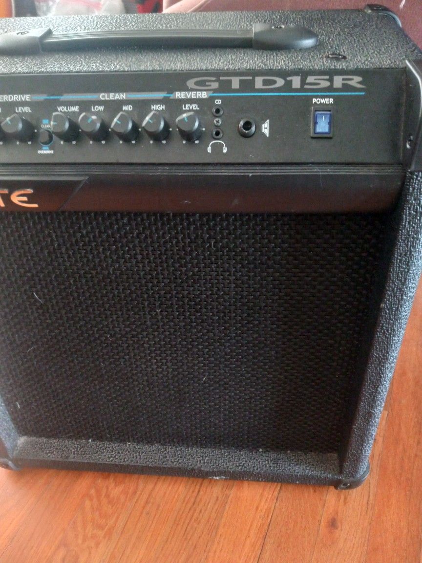 Crate Combo Guitar Amp Gtd15 R LIKE NEW.