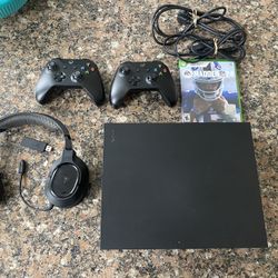 Xbox One X, 2 Controllers, Turtle Beach Wireless Headset