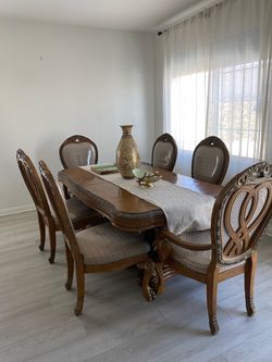 6 seats dining table