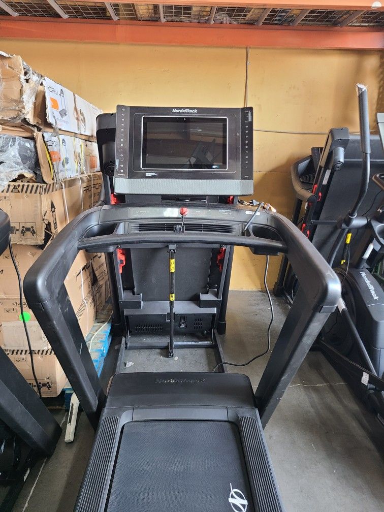 2024 Nordictrack Commercial 1750 treadmill - 12% incline 12mph Max speed - 999$