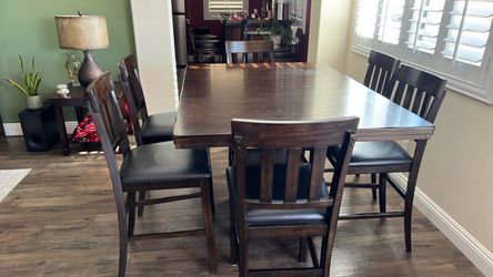 Dining room tablle