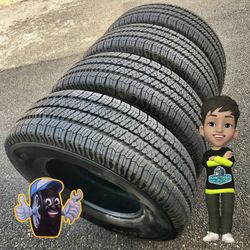 255 75 r17 Set de llantas en buenas condiciones marca Goodyear Wrangler. 