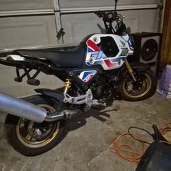 I Got This Honda Grom 2012 I Believe It Starts But It Needs Air Box and I Just Don't Have Time To Play With It