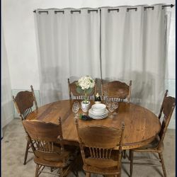 Extendable Solid Oak Dining Table With 6 Pressed Back Chairs / Comedor De Madera Solida Mesa De Extension Y 6 Sillas 