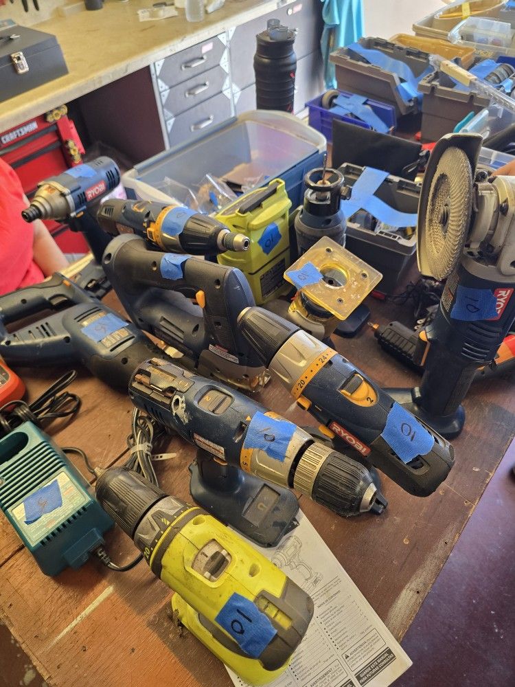 Garage SALE Lansing, IL Today Only