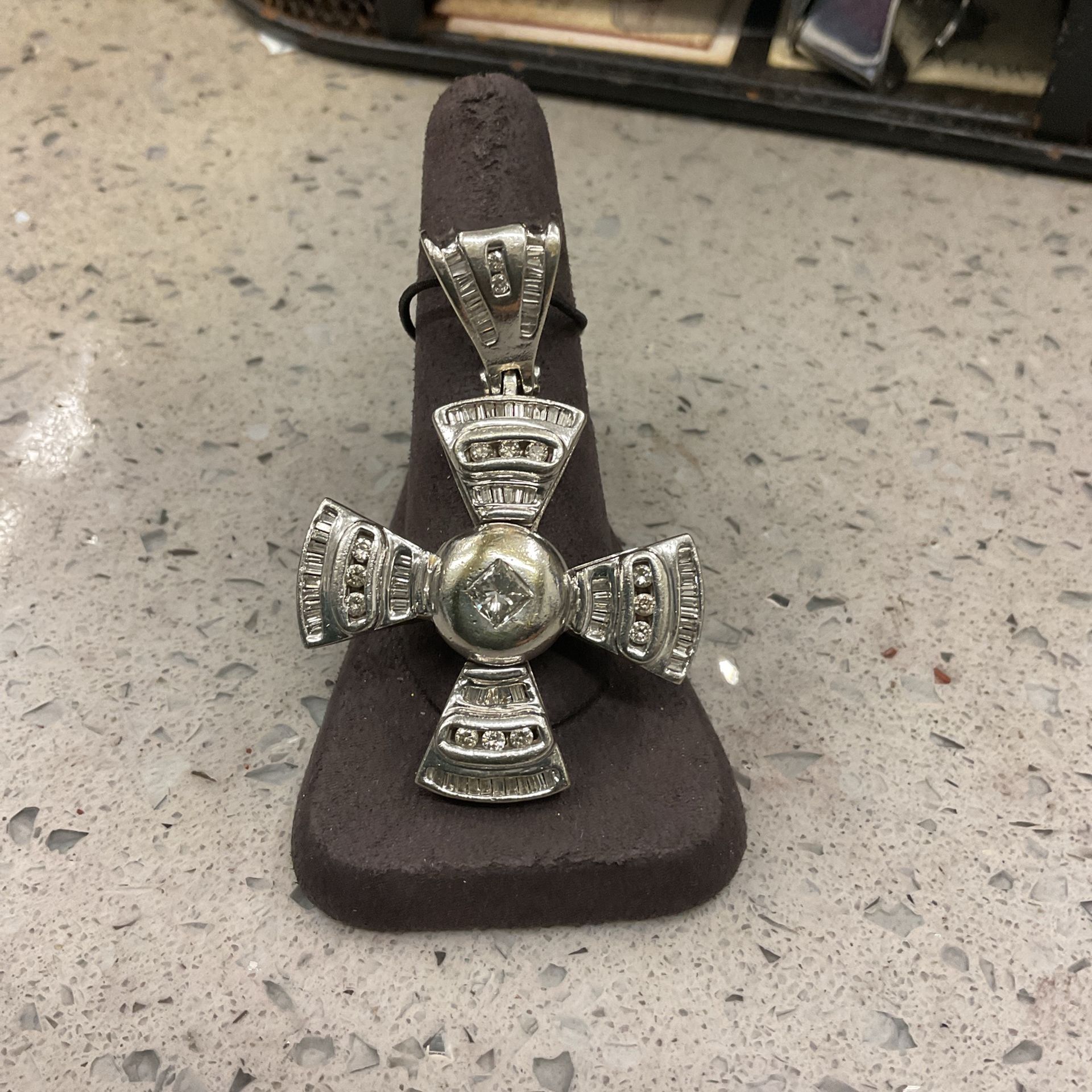 10KT Cross Pendant W/ Diamonds I-1744