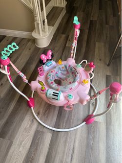 Bright starts Minnie Mouse activity table & bouncer!