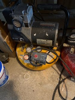 DEWALT pan air compressor