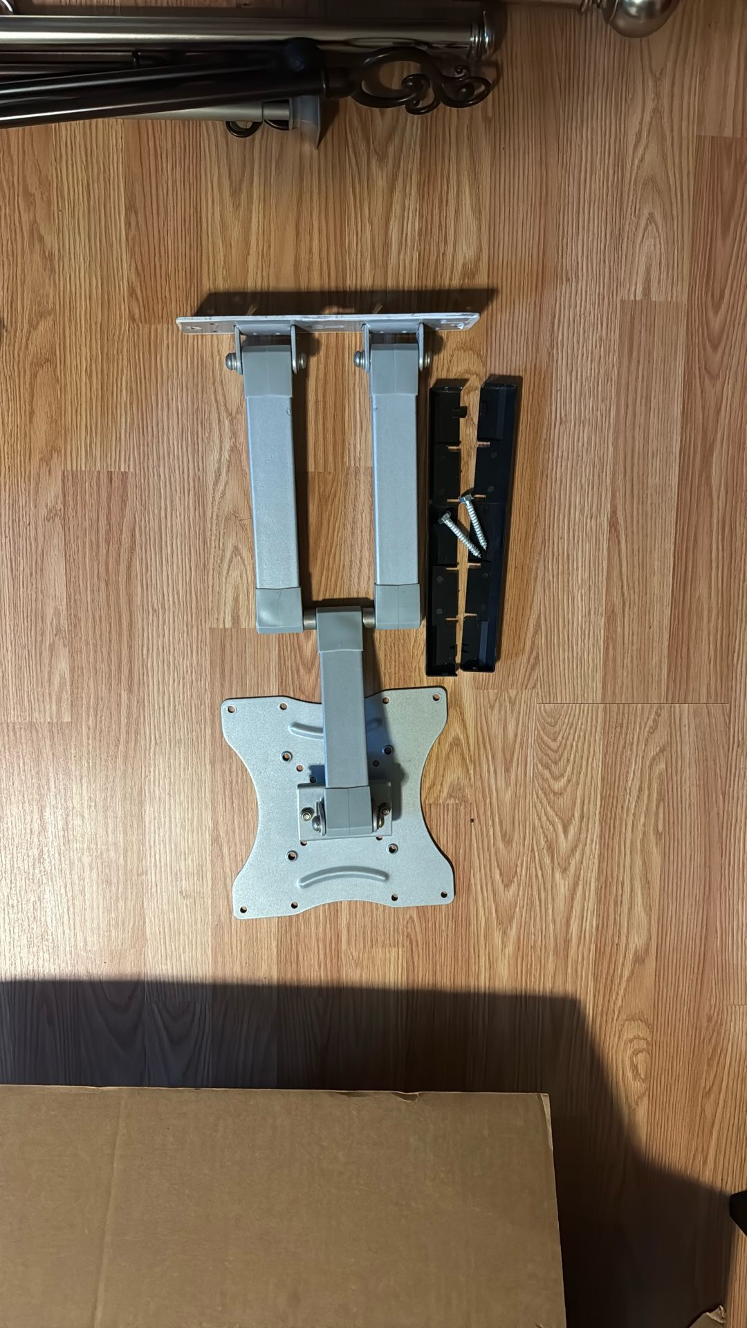 TV / Monitor wall mount (expandable and sturdy)