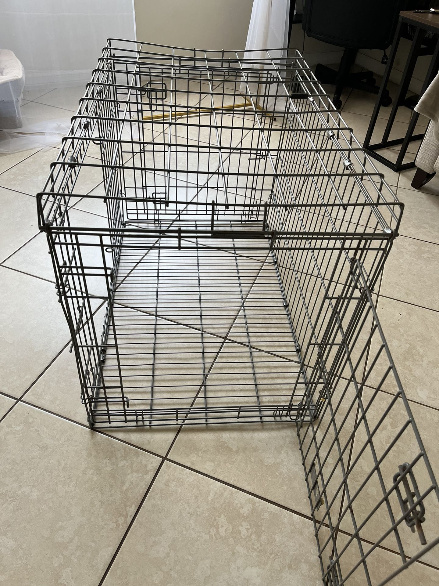 STILL AVAILABLE 5/26/25 - Metal Pet Crate Cage In Excellent Condition Very Clean !
