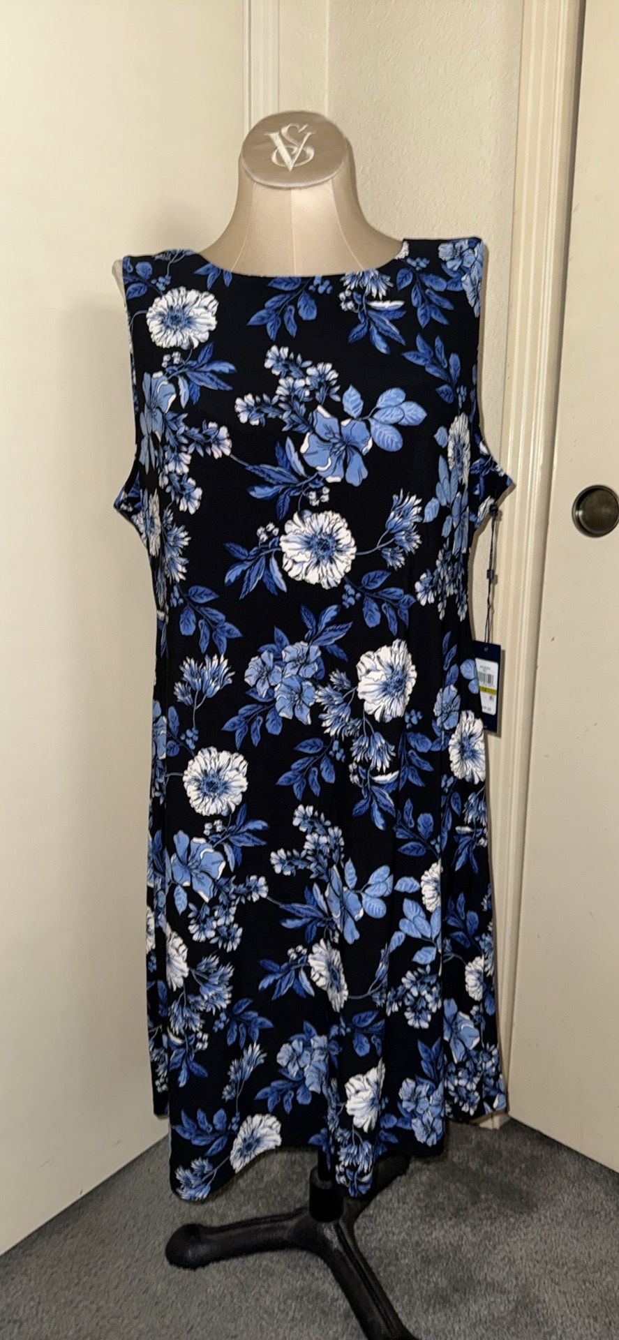 Women’s brand new + tags Tommy Hilfiger sleeveless dress (size 14)