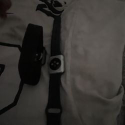 2 Apple Watch Series 4 And Series 3