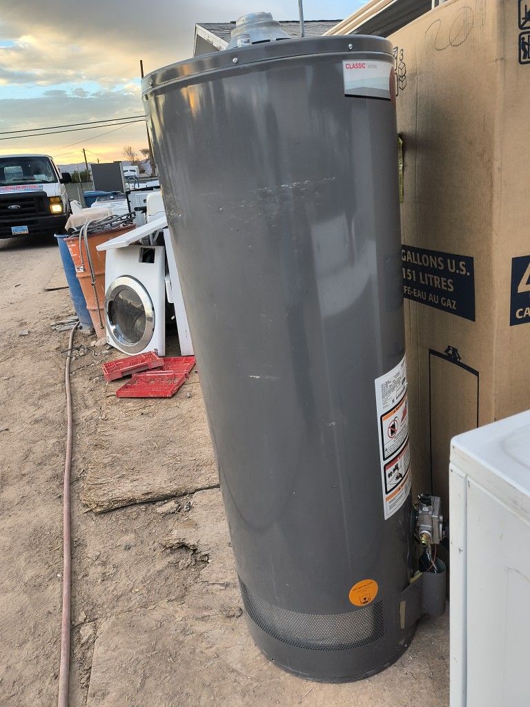 50 GALON GAS WATER HEATER 