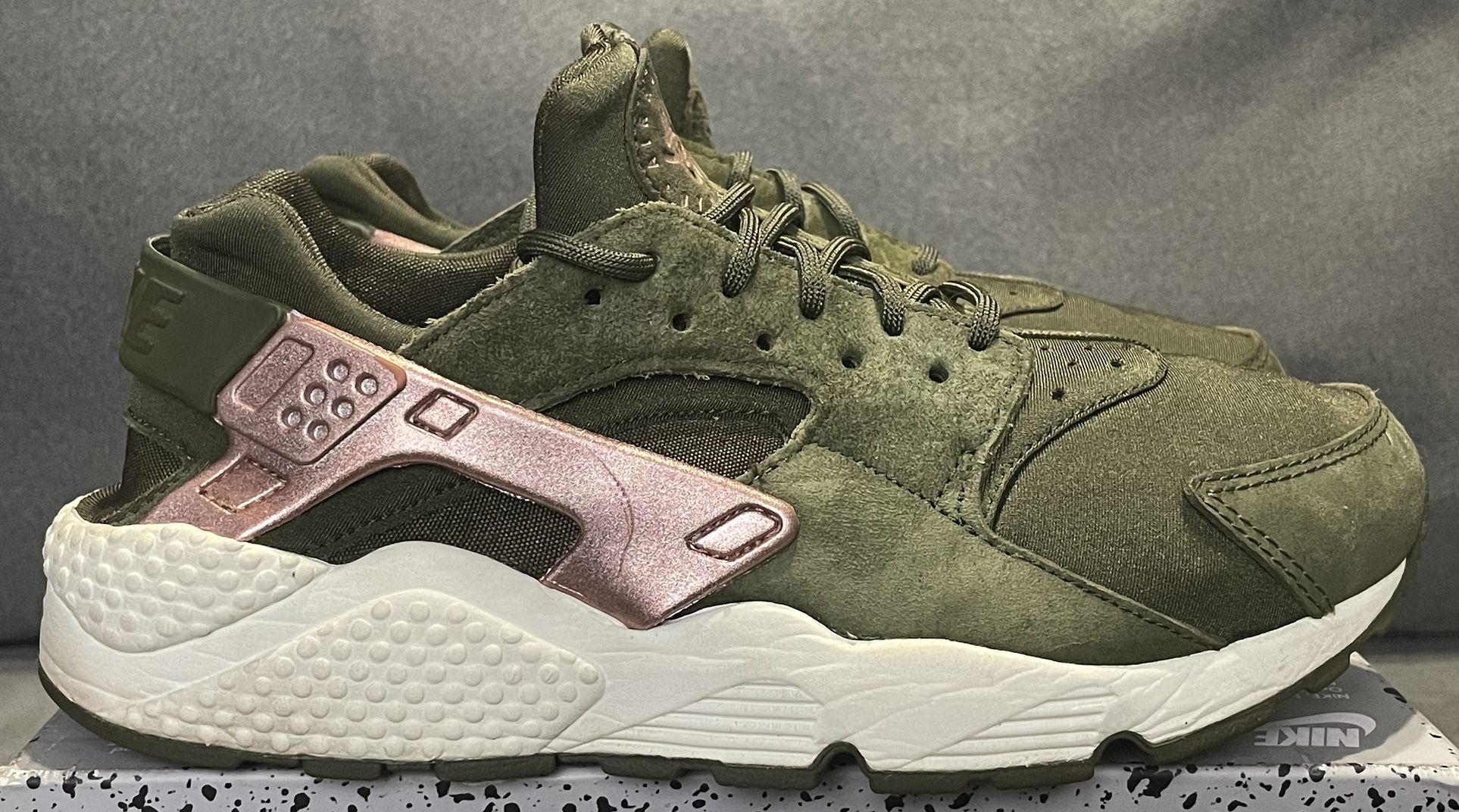 Yeezy Slides “Core” 2021 Sz Women's shoes Women's shoes - Main Image