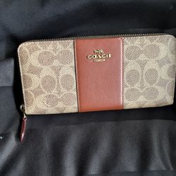 Selling Coach Wallet Never Used 
