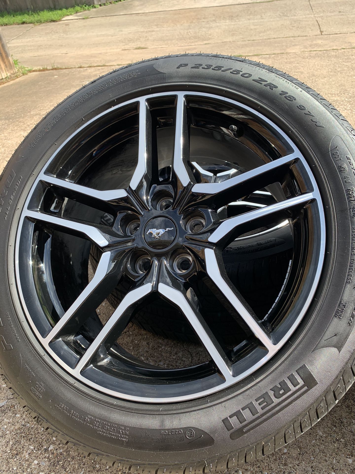 18 INCH OEM 2019 FORD MUSTANG GT RIMS WITH PIRELLI TIRES PRACTICALLY NEW