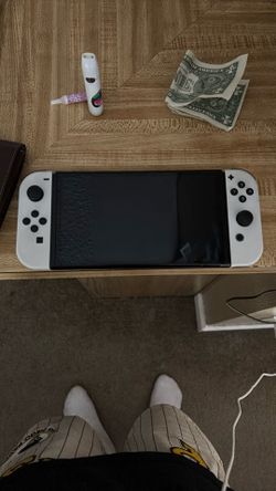 Nintendo Switch OLED GREAT CONDITION BASICALLY NEW!