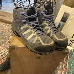 Cabela's Women's XPG Mid GORE-TEX Vibram Hiking Boots size 8.5