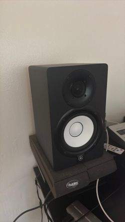HS5 Studio Monitors