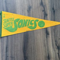 Vintage 1970s Seattle SuperSonics felt pennant