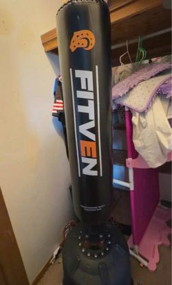 FITVEN Punching Bag & Boxing Gloves Set – Black – Great Condition