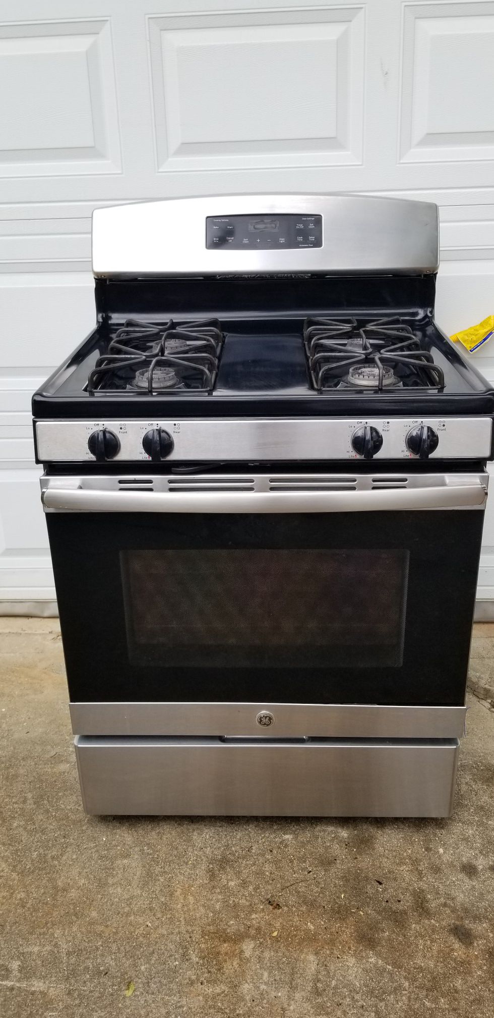GE JGB635 Gas Range with Self-Cleaning Oven in Stainless Steel 30 in. 5.0 cu. ft.