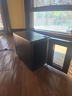 Wine Enthusiest mini 6 bottle wine cooler/ mini fridge