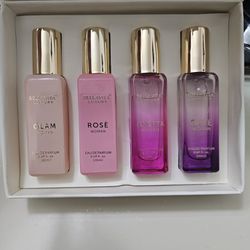 New In Box Perfumes Set De 4