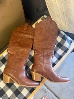 Boots size 9