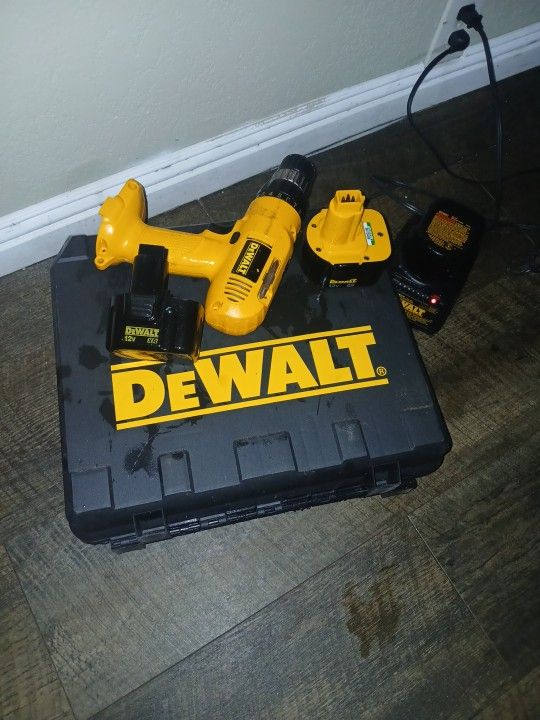 DeWalt Drill With 3 Batteries And Charger