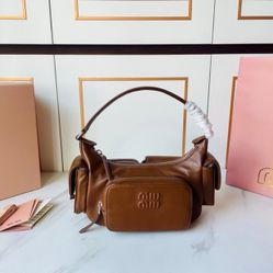 A classic versatile bag for women