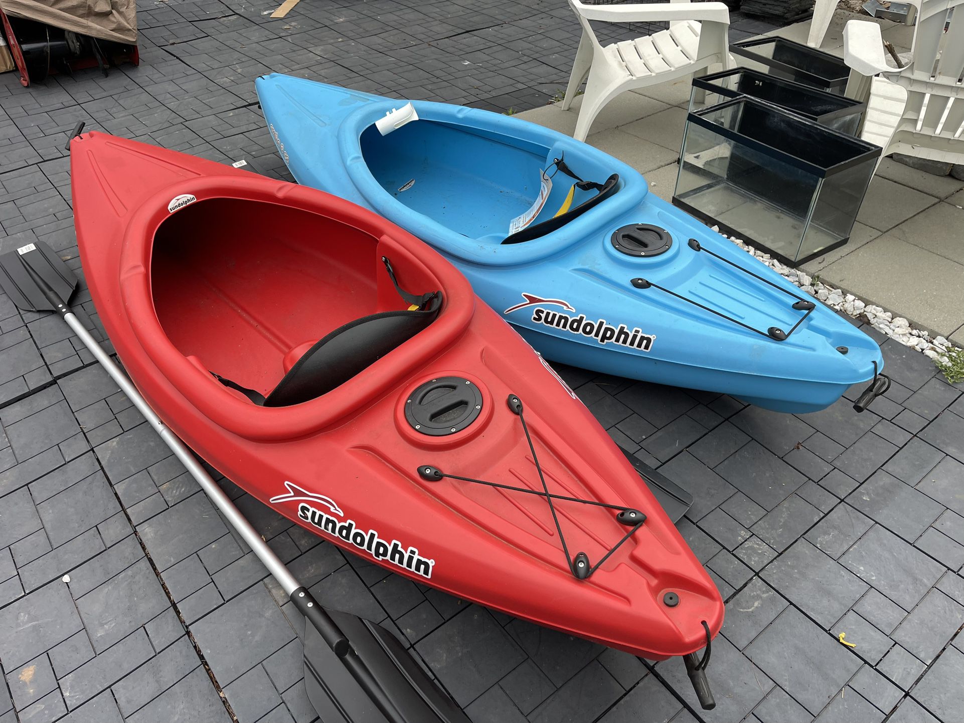 Pair of Sun dolphin sit in 8ft with paddle ( like new )