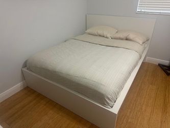 Queen Bed Set w/ Mattress
