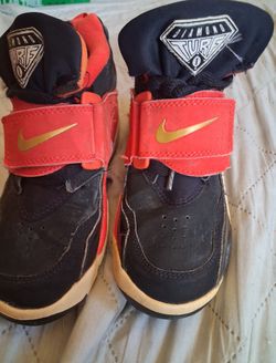 Nike Diamond Turf sneakers