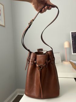 REALPH LAUREN TAN LEARHER BUCKET BAG