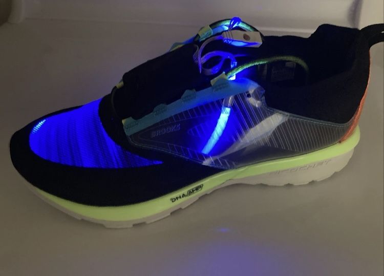 NEW BROOKS RARE GLOW Size 11