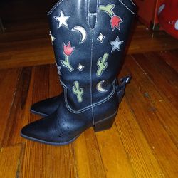 Brand New Memory Foam Boots Size 8