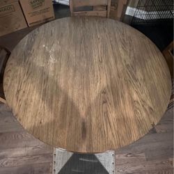 Round Table And Chairs 