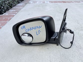 2009 Dodge Grand Caravan Driver Side LH Mirror Assembly OEM Heated