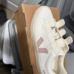 Shoes Shoes