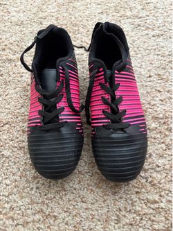 Girls Pink Soccer Cleats