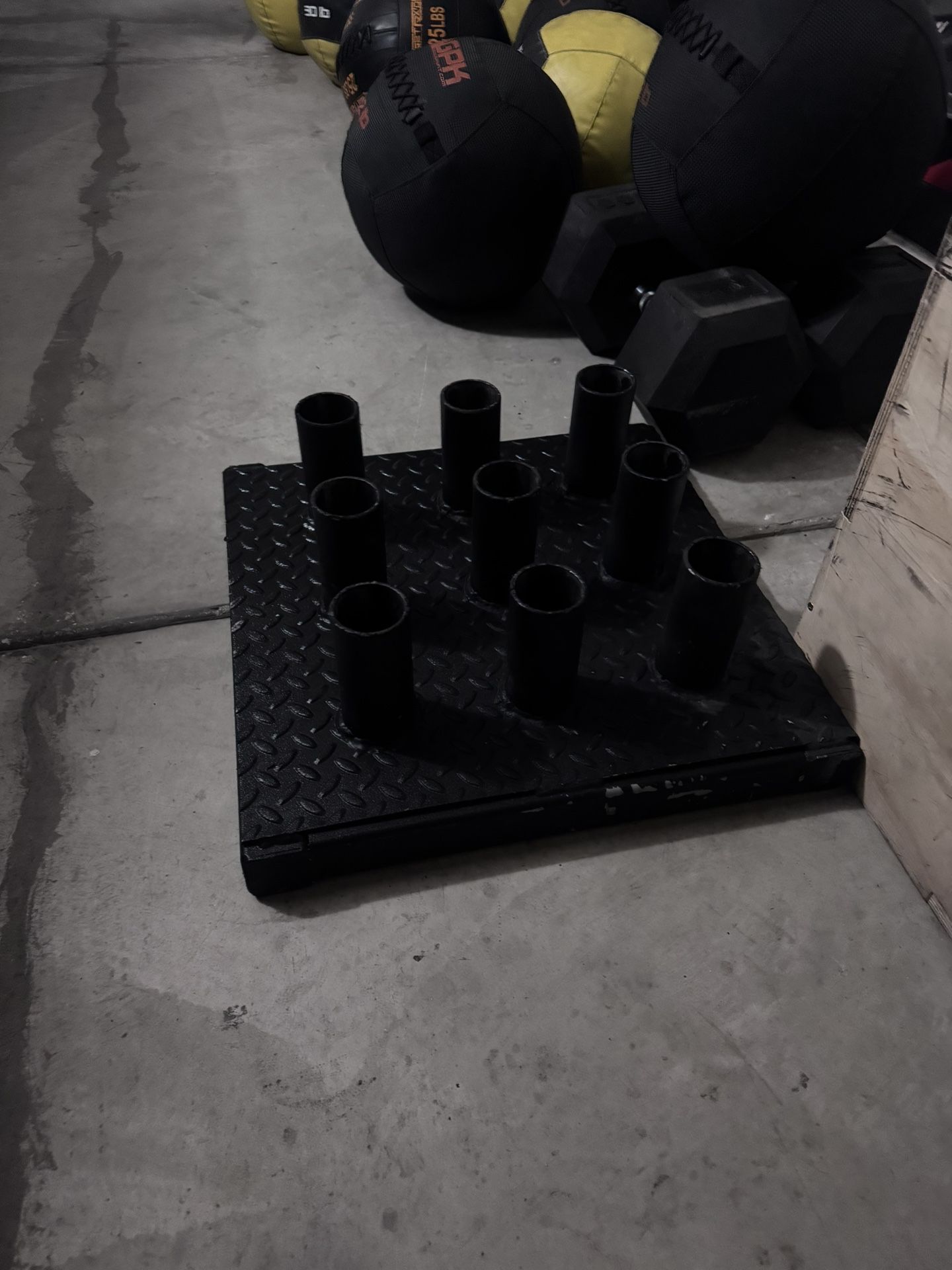 Rogue Fitness Ohio 45 Lb Barbell And 9. Barbell Vertical Holder Stand