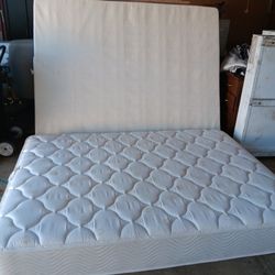 Queen Bed - Excellent Condition 