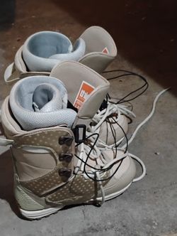 5.5 Woman's Burton Snowboarding Boots 