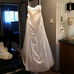 Wedding dress size 18. Ivory/silver. $220