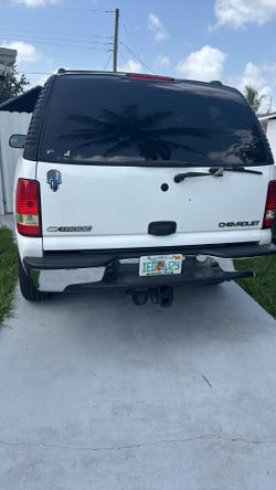 Chevy Tahoe 2005 blanco full side