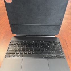 **ONLY KEYBOARD** Like New iPad 13” M4 Apple Magic Keyboard